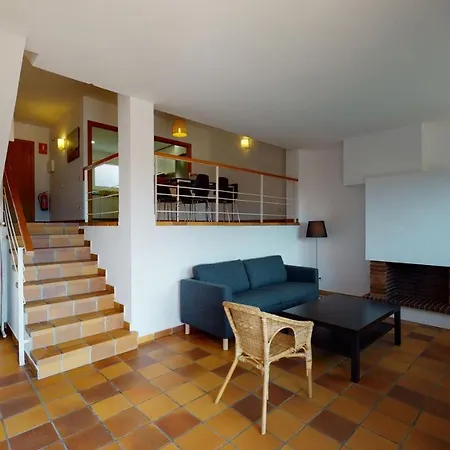 Mar Menuda By Reymar Villa