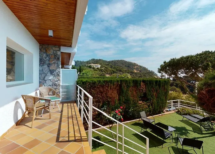 Mar Menuda By Reymar Villa